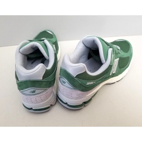 New Balance 2002r Sneaker in Green Mens Size 8 41.5 - Picture 2 of 4